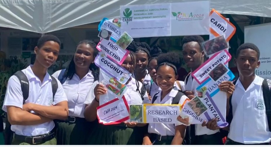 Students of the victorious Georgetown High School, St. Vincent and the Grenadines